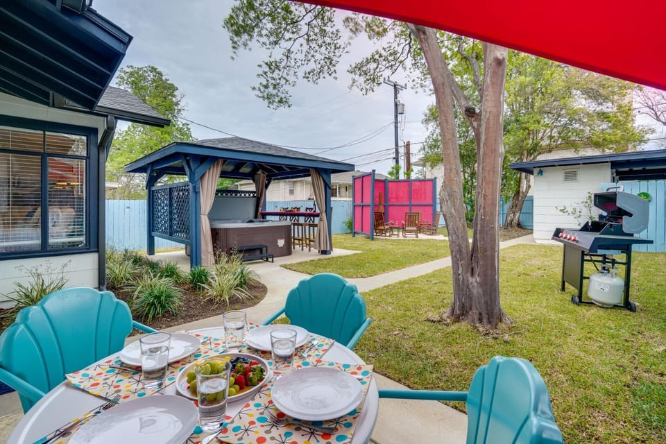 San Antonio Vacation Rental ~ 7 Mi to River Walk! House in San Antonio