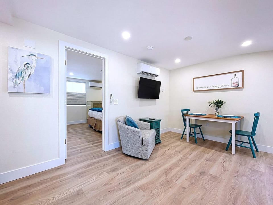 Get A Wave From It All in this 1 bed 1 bath with pvt lanai House in Bradenton Beach