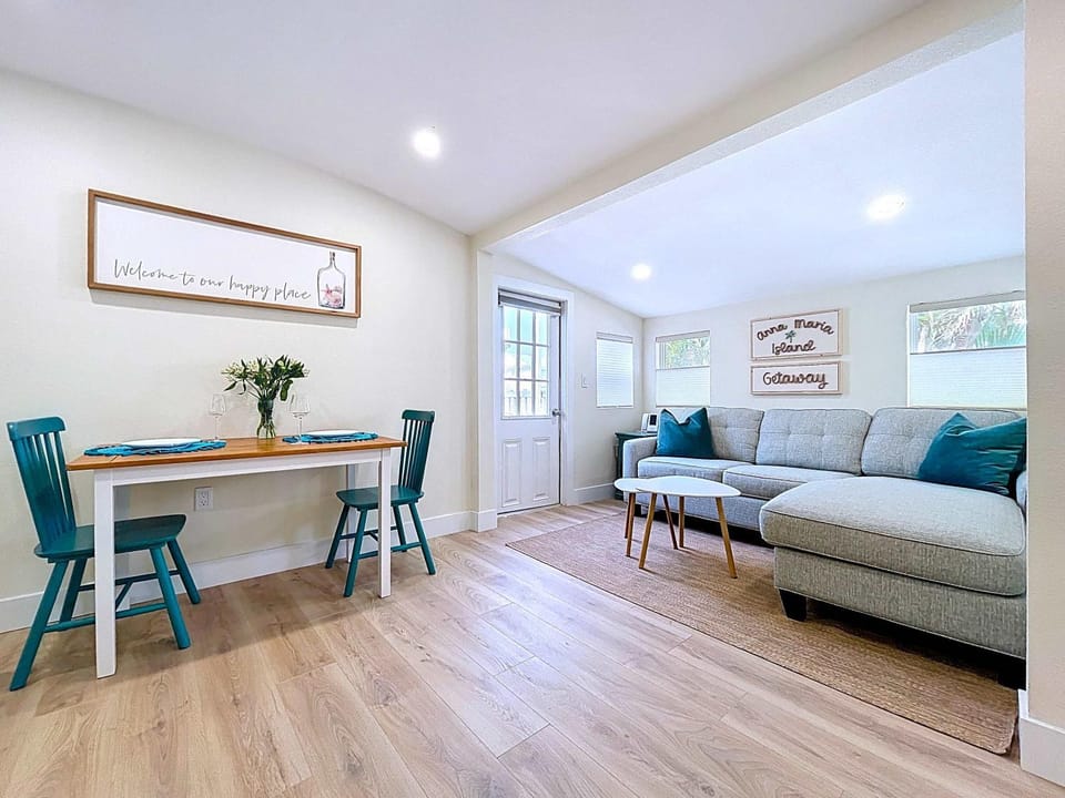 Get A Wave From It All in this 1 bed 1 bath with pvt lanai House in Bradenton Beach