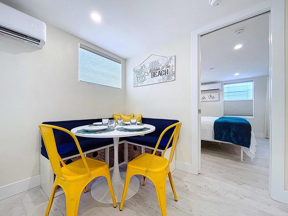 Sea LaVie!! Steps 2 Beach & Bay House in Bradenton Beach