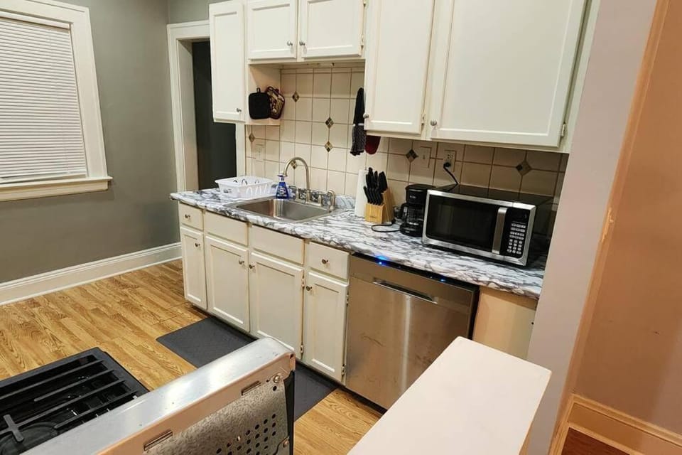 Comfy 3brd in Cleveland House in East Cleveland