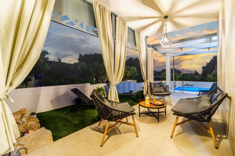 Garden, Balcony/Terrace, Logo/Certificate/Sign, Garden view, Swimming pool, Swimming pool, ATM