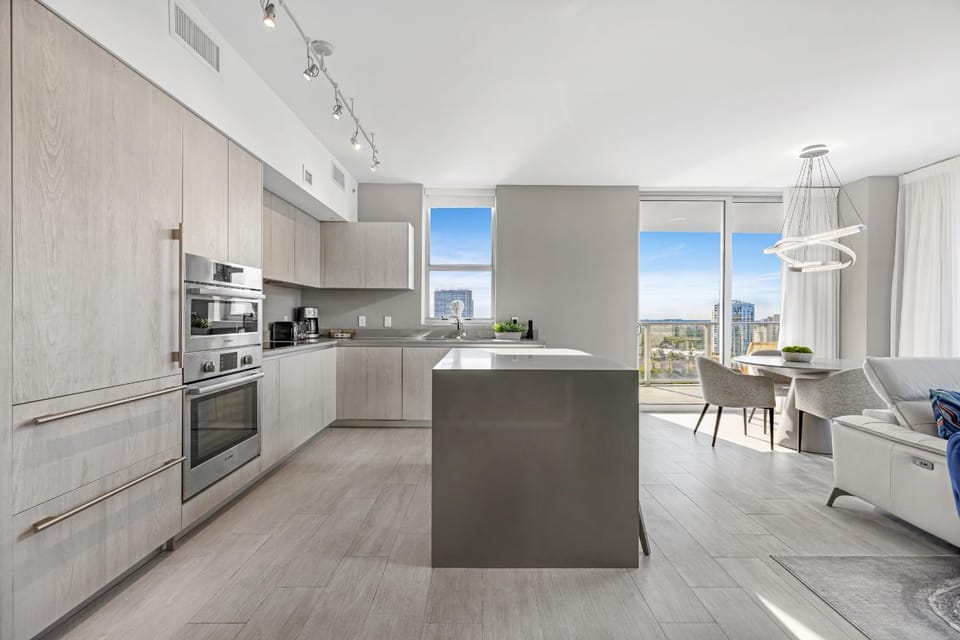 Kitchen or kitchenette, Living room, Seating area, Dining area, dishwasher, minibar, pet friendly, stove