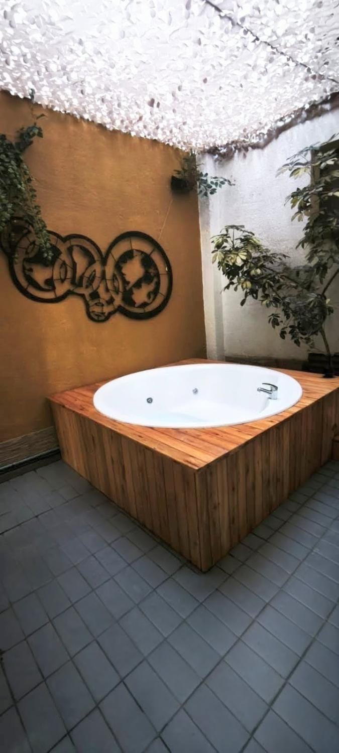 Garden, Hot Tub, Spa and wellness centre/facilities