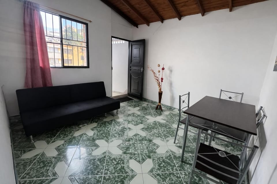Aparta Suites Torre de Prado 601 Apartamento para 9 Personas Apartment in Medellin