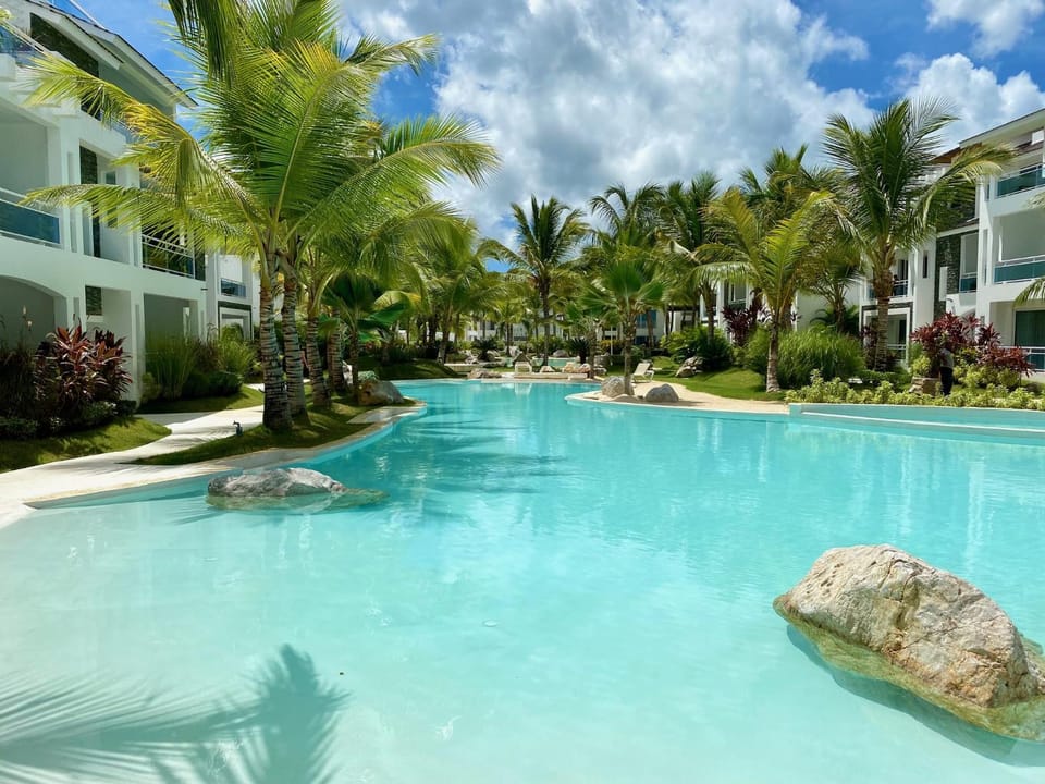 Day, Natural landscape, Garden, Garden view, Pool view, Swimming pool