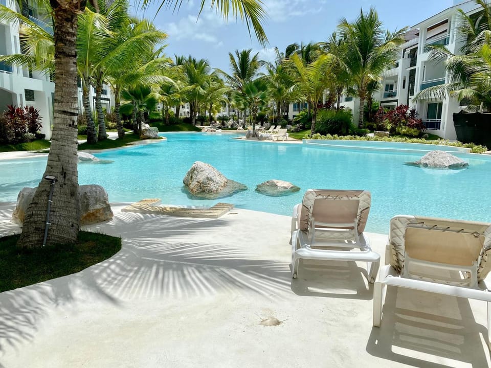 Day, Natural landscape, Garden, Garden view, Pool view, Swimming pool, Swimming pool, sunbed