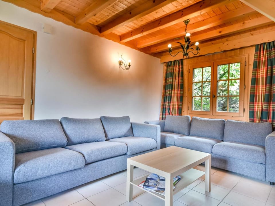 Chalet Papillon - 8 pers - À deux pas du Lac des Ecoles et des pistes de ski - FR-1-685-4 Chalet in Les Gets