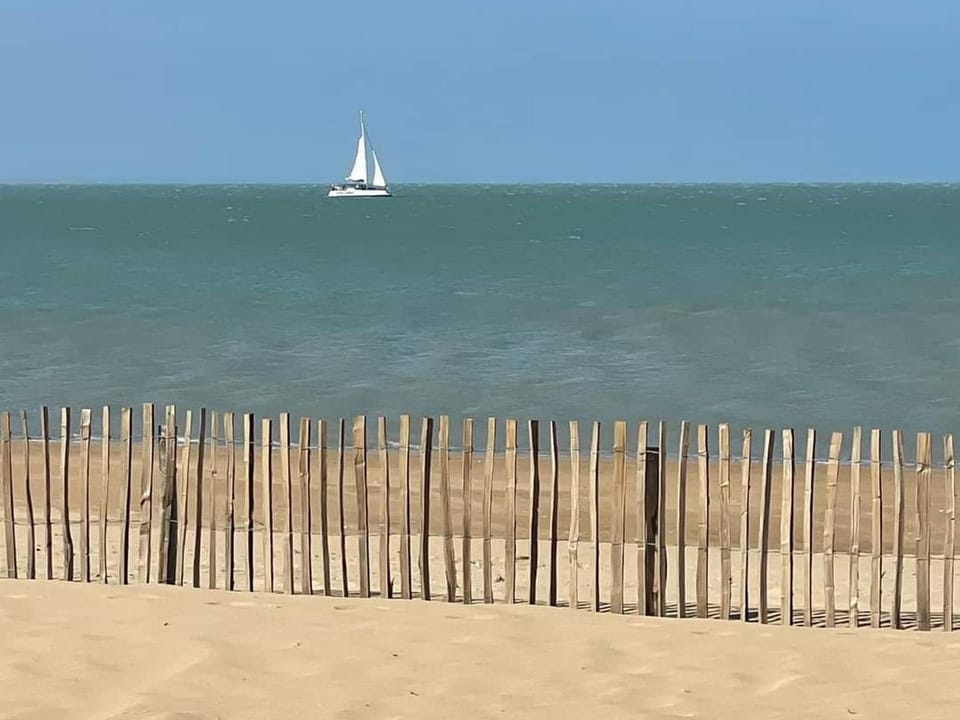 Charmante Villa 4 pièces, 6 pers. au Quartier du Casino de Châtelaillon-Plage, proche mer, jardin, parking - FR-1-706-15 House in Nouvelle-Aquitaine