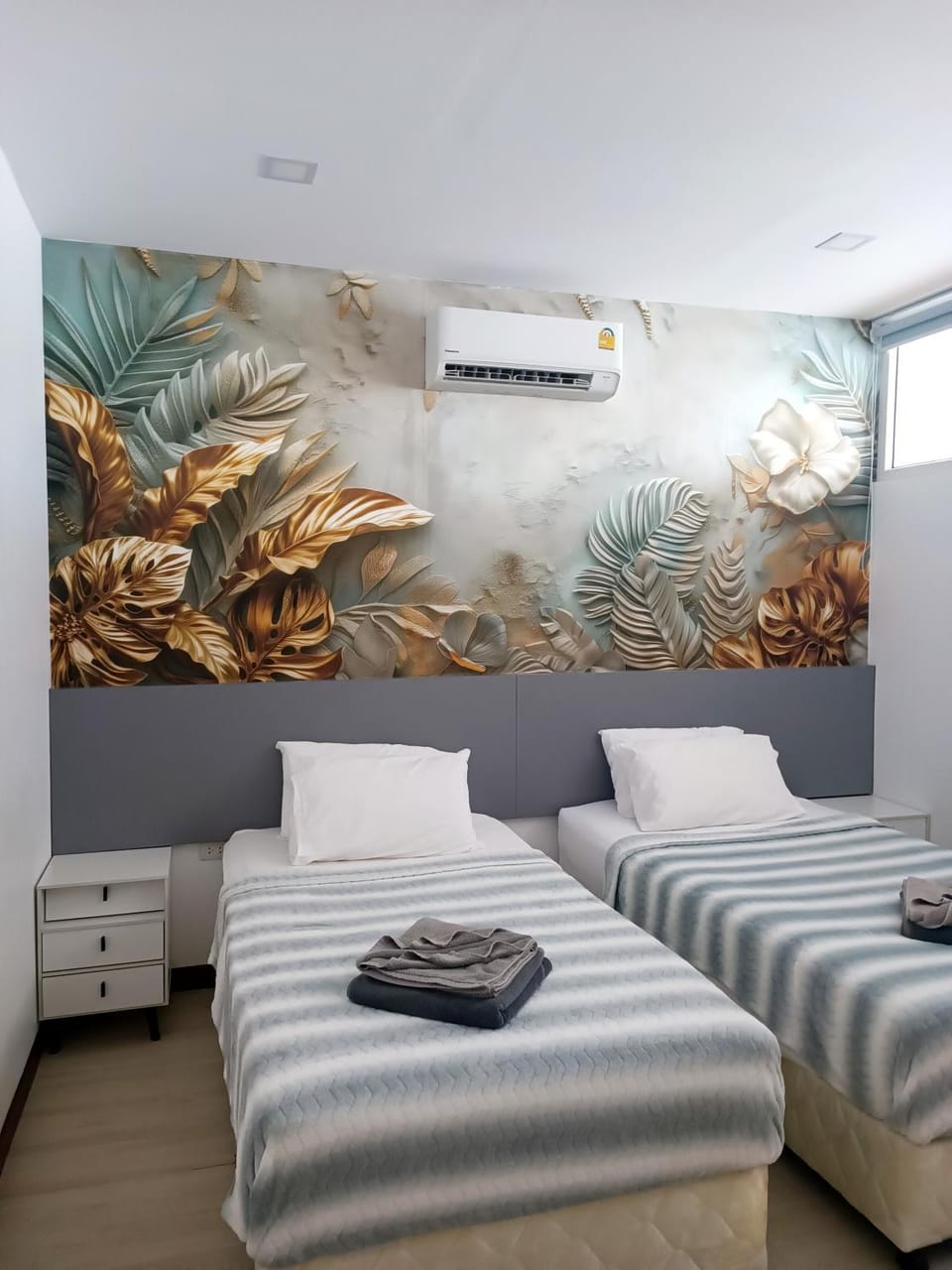 Bedroom, air conditioner