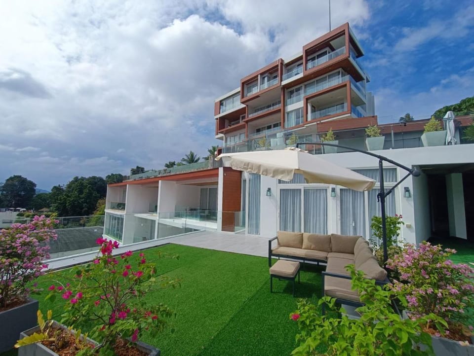 View (from property/room), Balcony/Terrace, sunbed