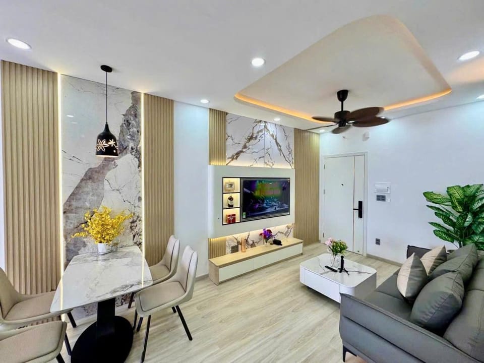 TV and multimedia, Living room, Seating area, Dining area, fireplace