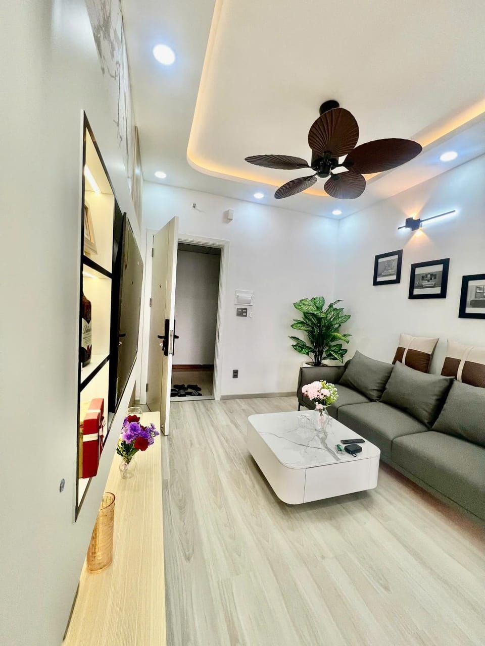 Communal lounge/ TV room, TV and multimedia, Living room, Seating area, Evening entertainment, fireplace, air conditioner