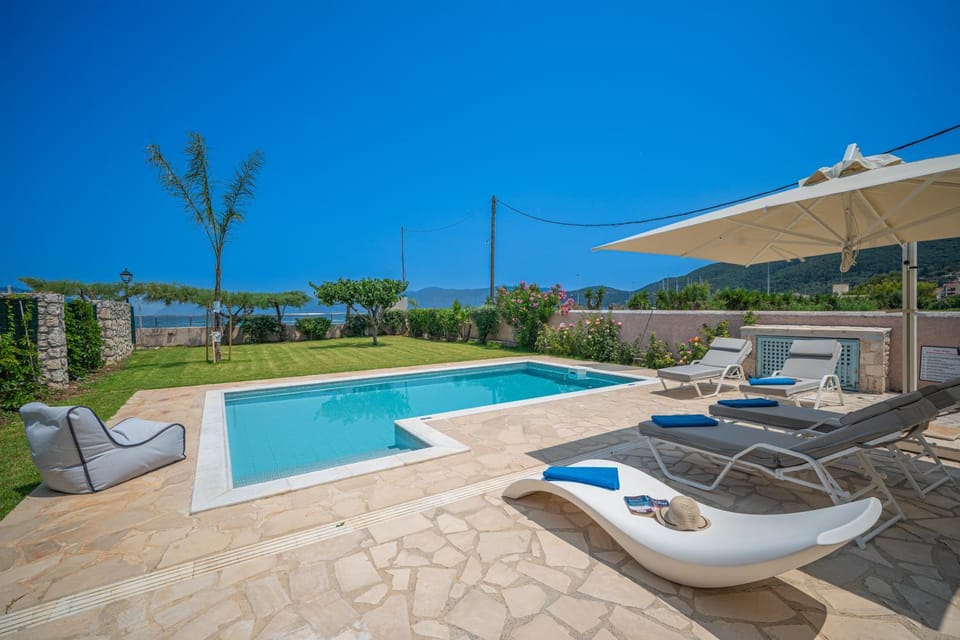 Pool view, Swimming pool, sunbed