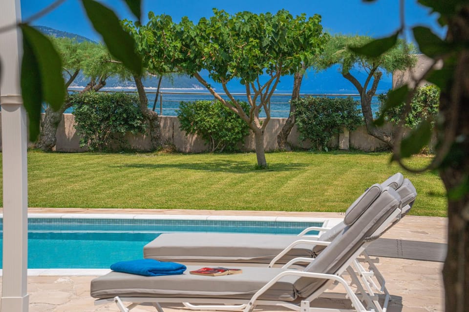Patio, Garden view, Pool view, Swimming pool, sunbed