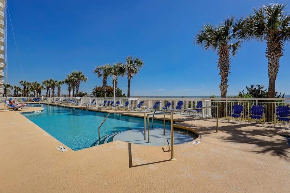 Crescent Shores S-1010 Apartment in Crescent Beach