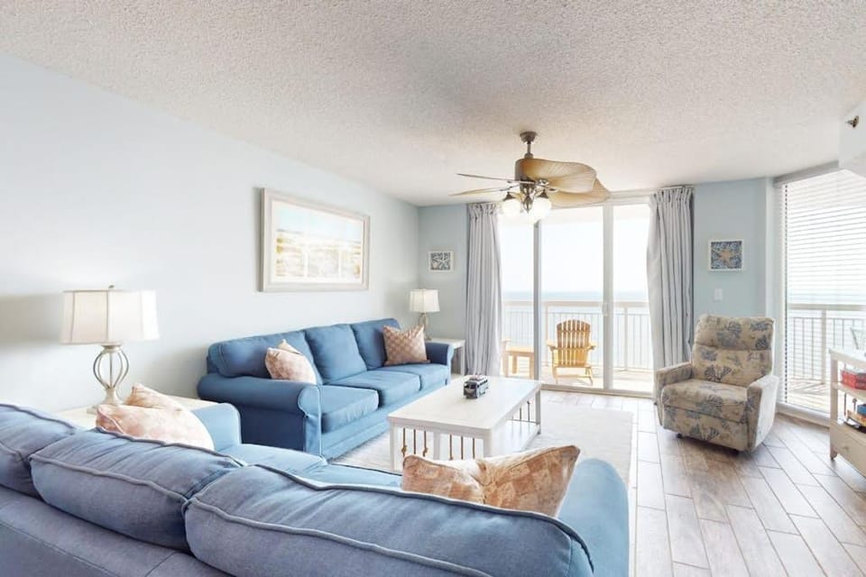 Crescent Shores S-1010 Apartment in Crescent Beach