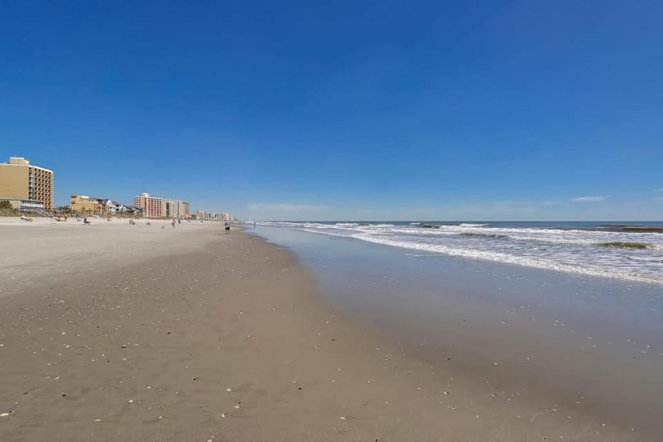 Crescent Shores S-1010 Apartment in Crescent Beach