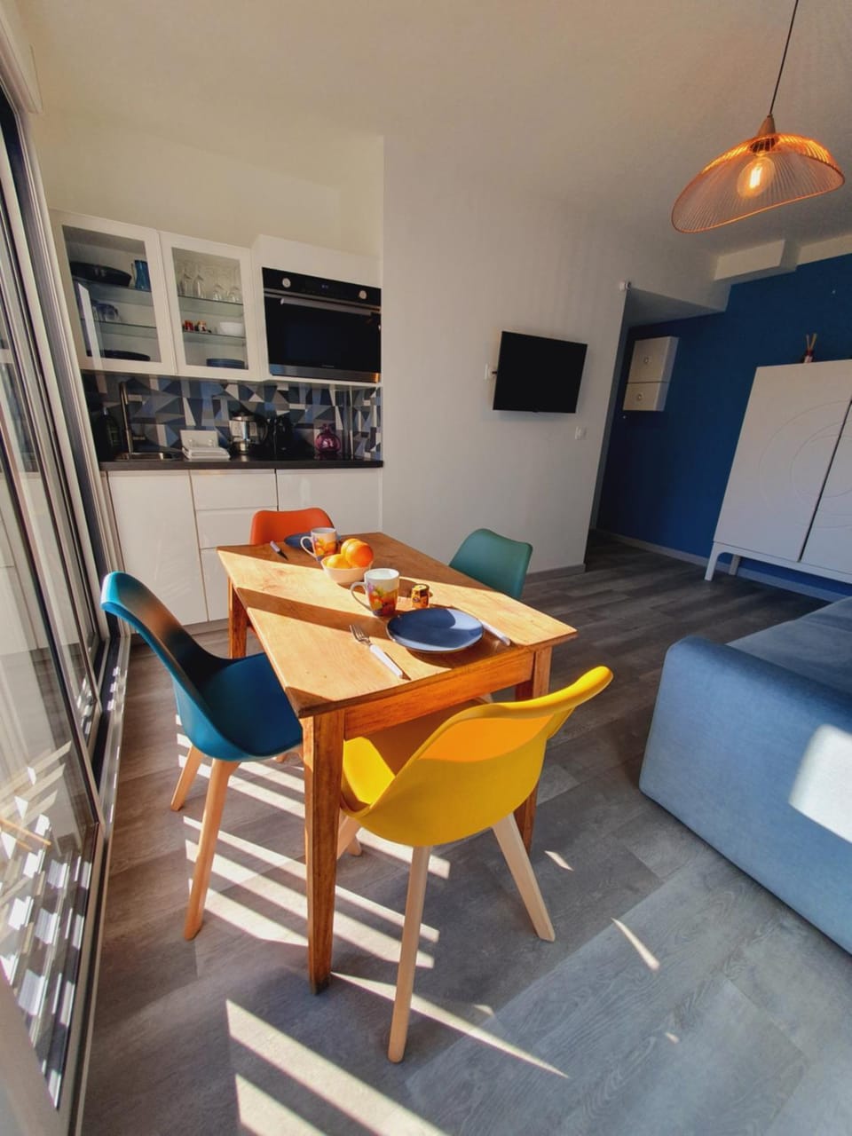 TV and multimedia, Kitchen or kitchenette, Seating area, Dining area