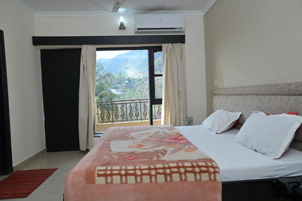 Bed, View (from property/room), Balcony/Terrace, Photo of the whole room, Bedroom