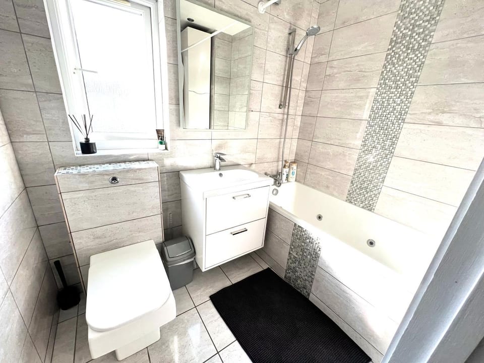 Shower, Toilet, Bathroom, Bath