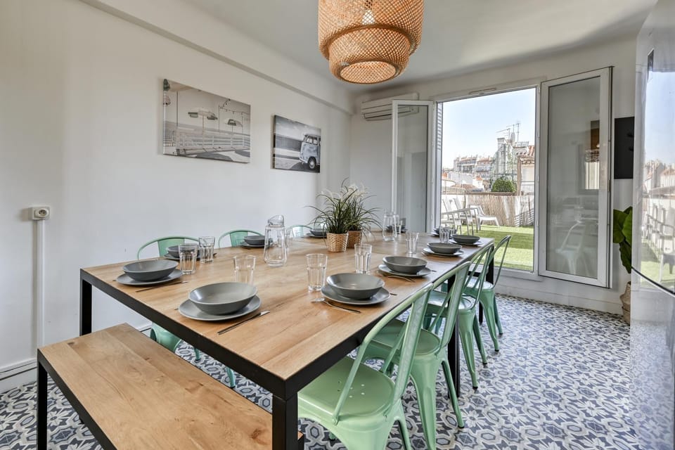 Seating area, Dining area