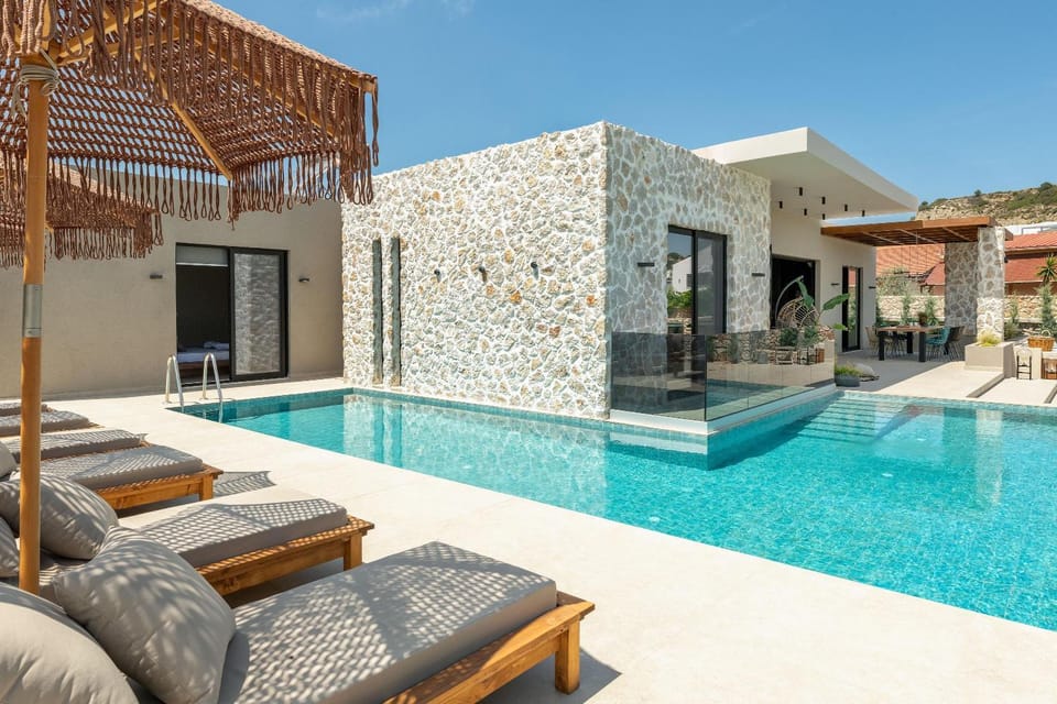 Property building, Pool view