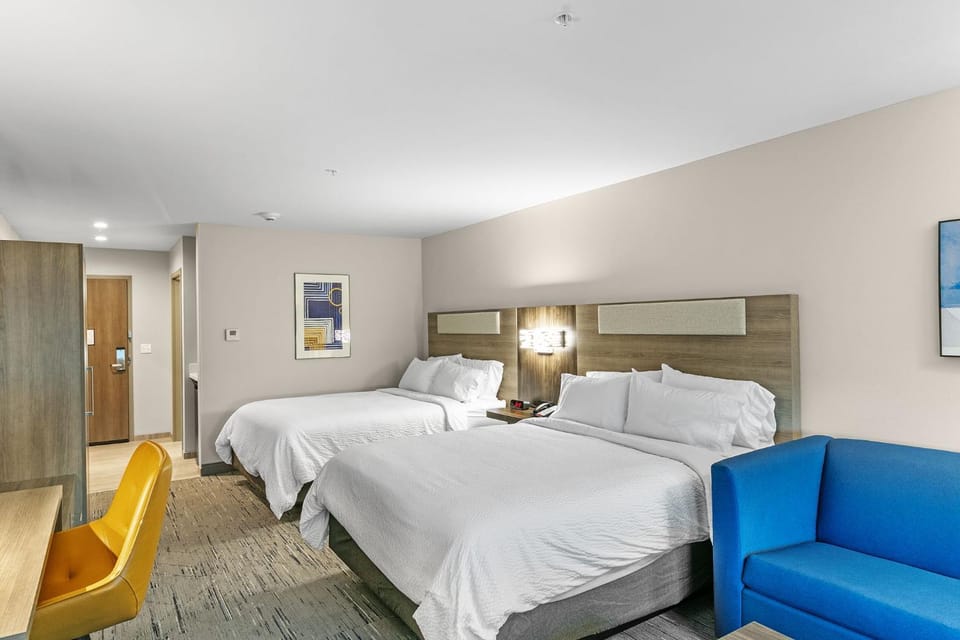 Bed, Living room, Seating area, Bedroom