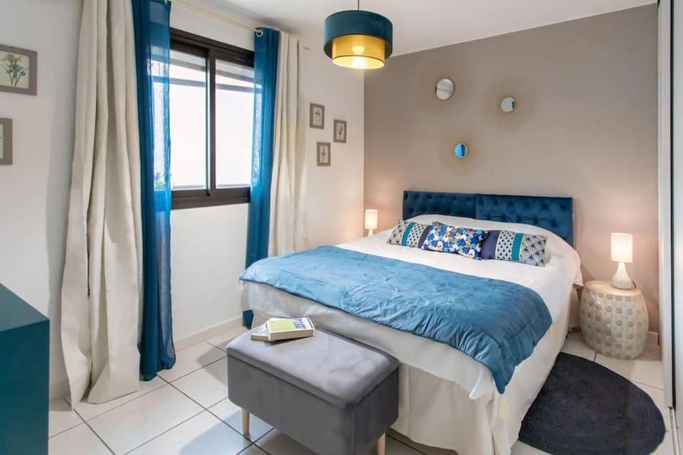 C16 -Staywiz us - 2 BDR Rue Antibes 4 min Palais Festivals - AC & Terrace Apartment in Cannes