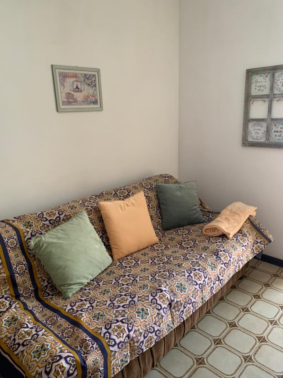 Bed, Living room