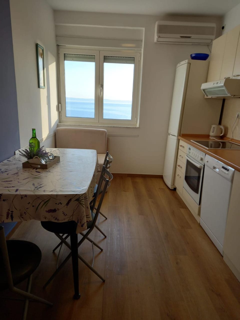 Kitchen or kitchenette, Dining area, dishwasher, oven, stove