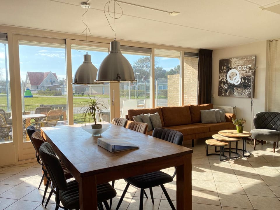 Living room, Seating area, Dining area