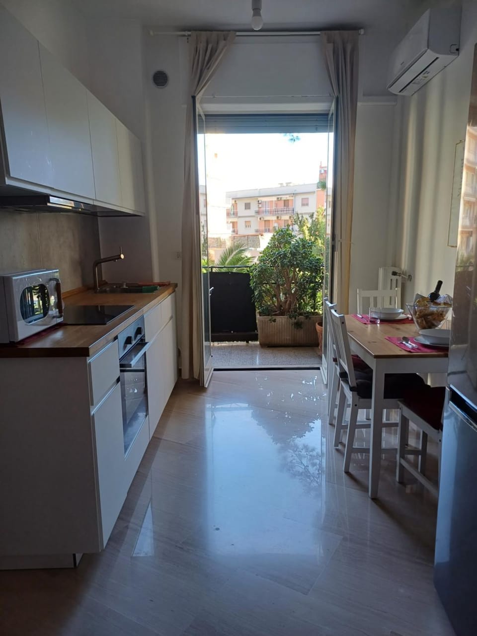 Dining area, pet friendly, kitchen