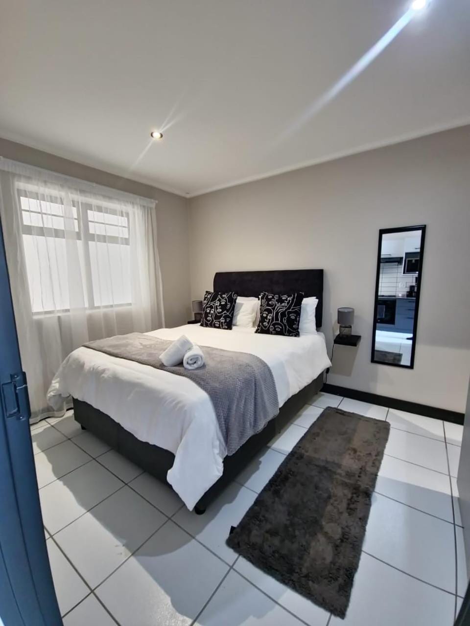 Mooi’s Monochrome Apartment in Port Elizabeth