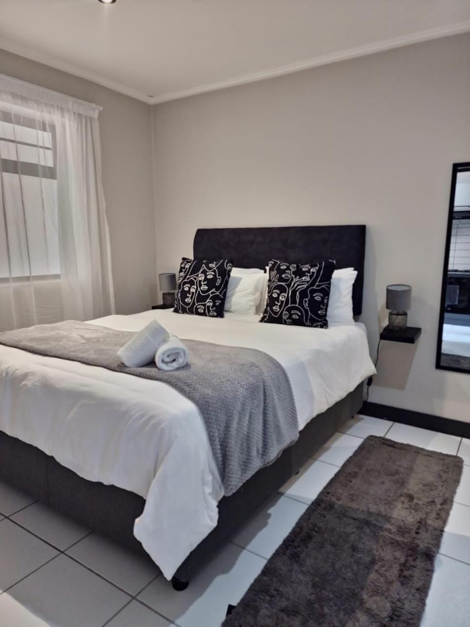 Mooi’s Monochrome Apartment in Port Elizabeth