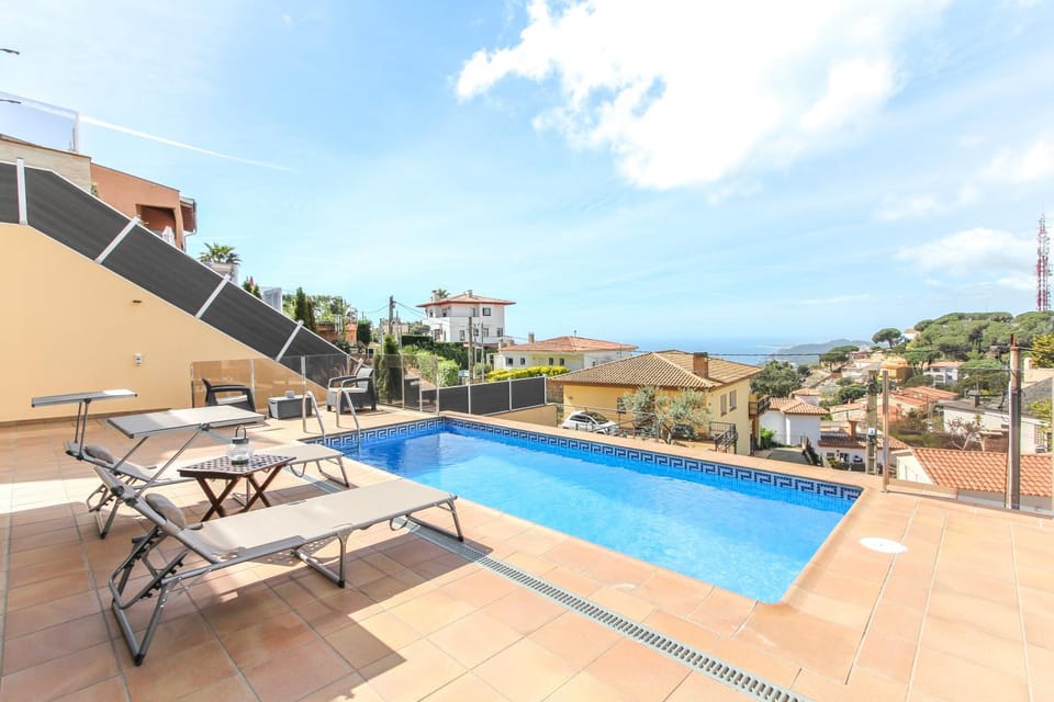 View (from property/room), Pool view, Swimming pool, sunbed