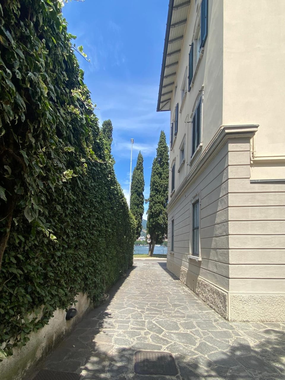 Property building, Neighbourhood
