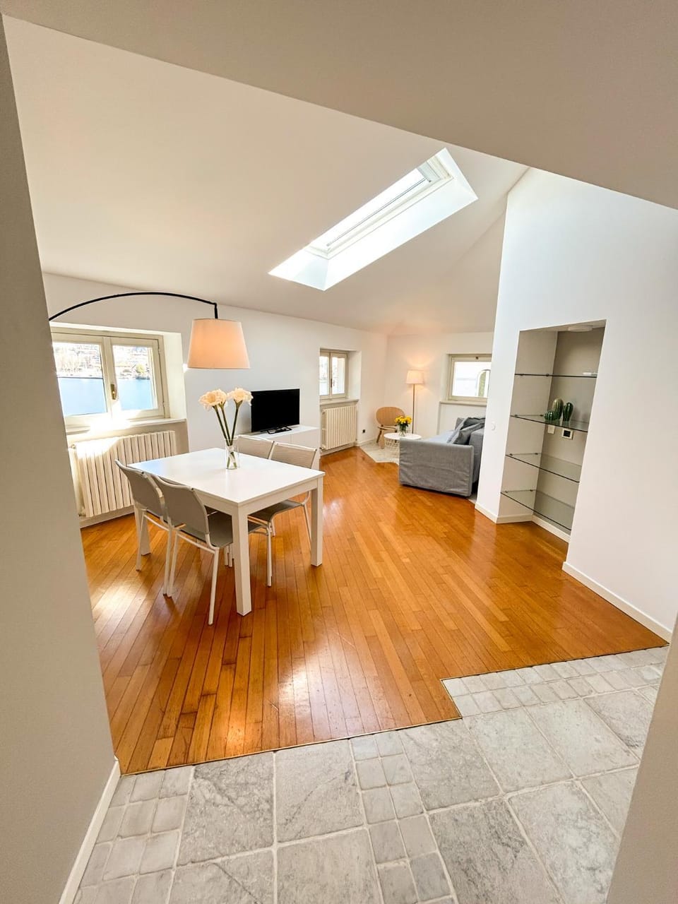 Bed, Living room, Photo of the whole room, Seating area, Dining area