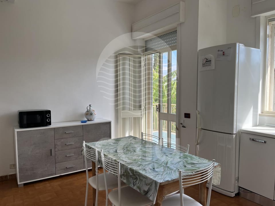 Kitchen or kitchenette, Dining area, air conditioner