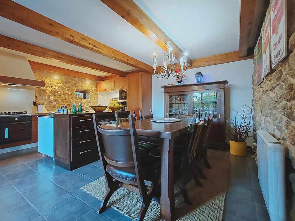 Kitchen or kitchenette, Dining area, Communal kitchen