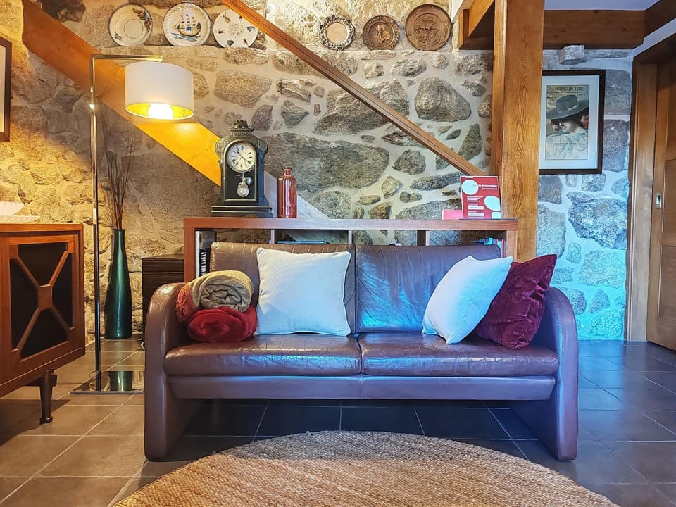 Communal lounge/ TV room, Living room, Seating area