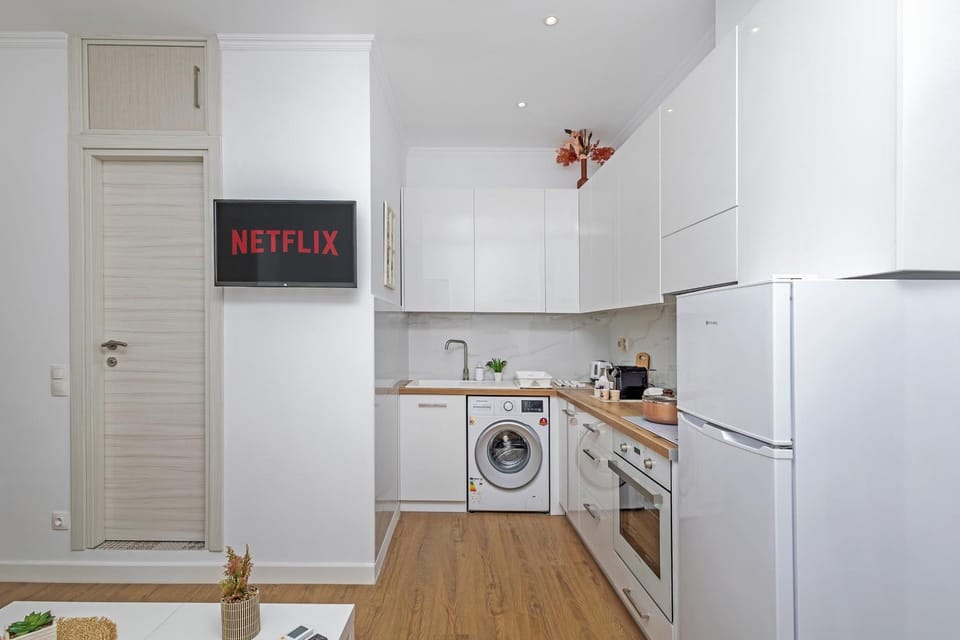 Kitchen or kitchenette, pet friendly, stove, washing machine
