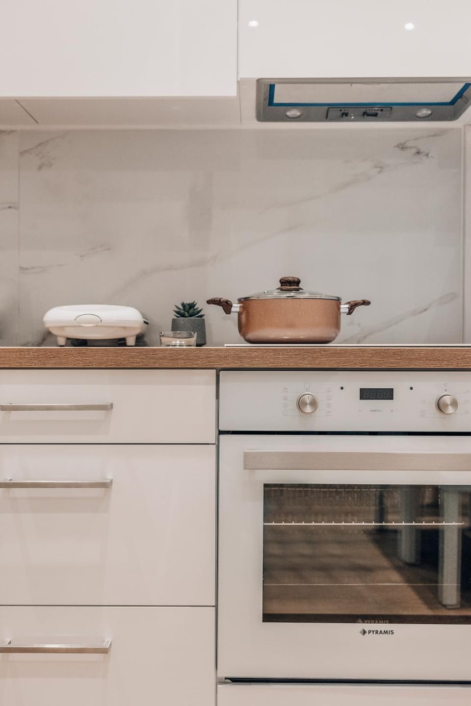 Kitchen or kitchenette, pet friendly, stove