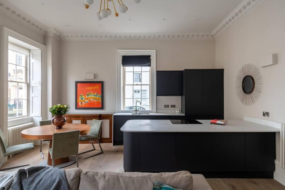 Russell House Suites Apartment in Bath