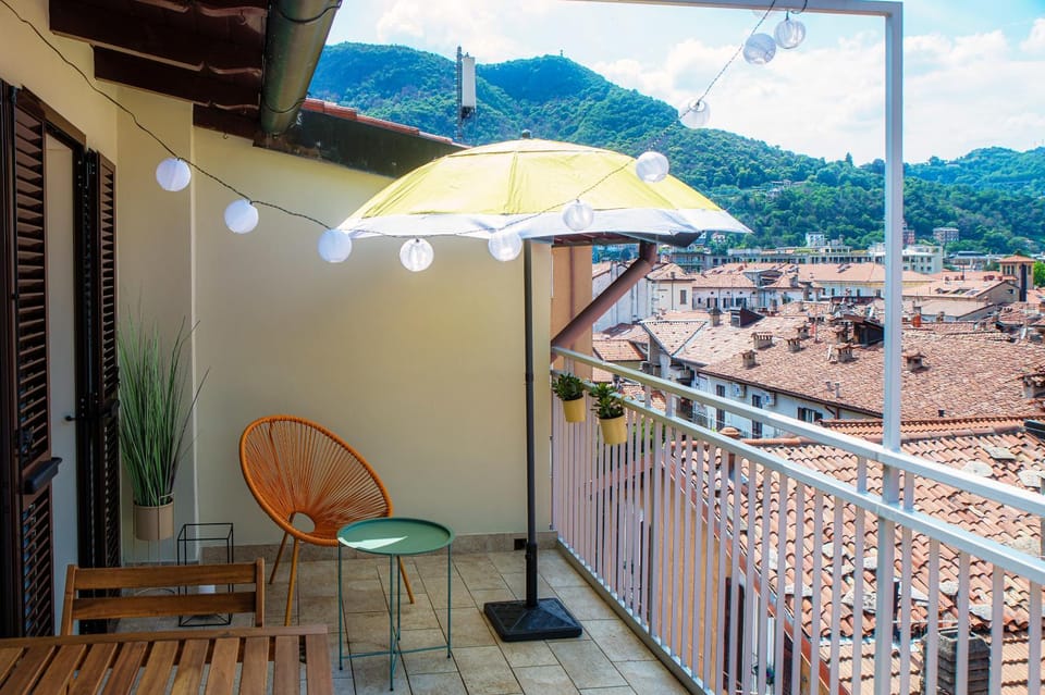 Bonanomi Como by Quokka 360 - Rooftop Terrace with Duomo View Apartment in Como