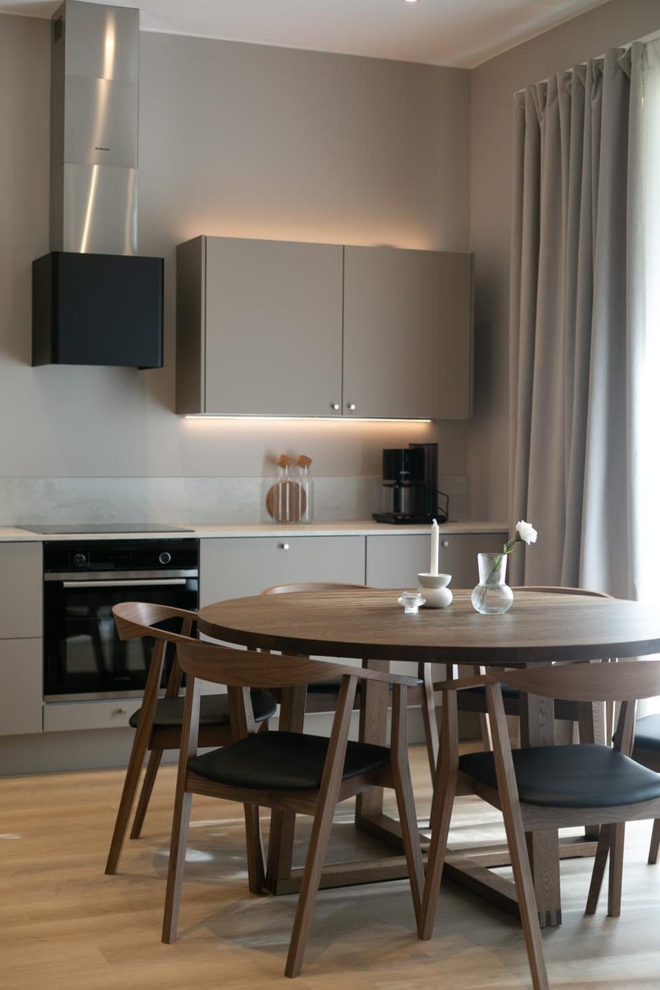 Kitchen or kitchenette, Dining area, minibar, pet friendly, stove