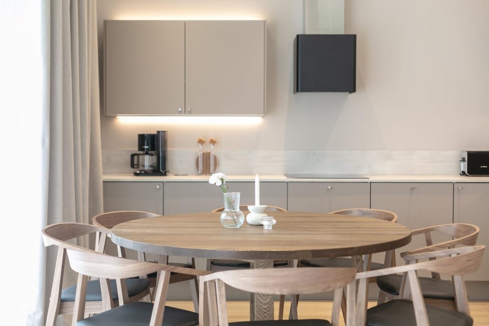 Kitchen or kitchenette, Dining area, minibar
