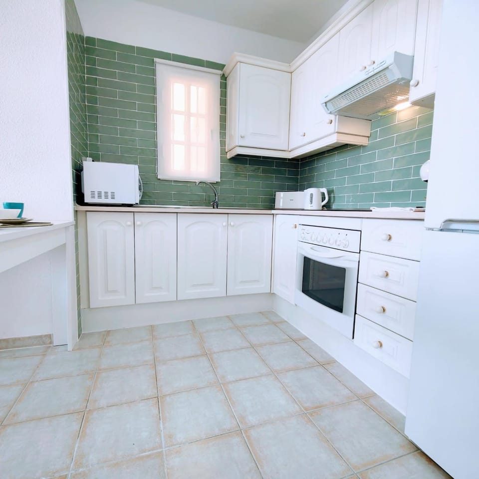 Kitchen or kitchenette, minibar, pet friendly, stove, toaster