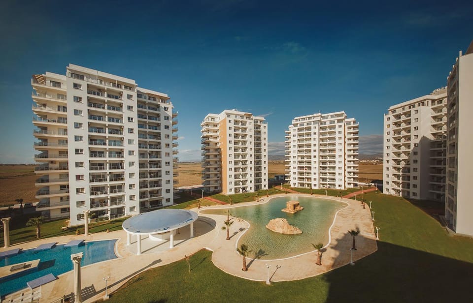 Property building, Patio, Day, Pool view, Swimming pool, sunbed