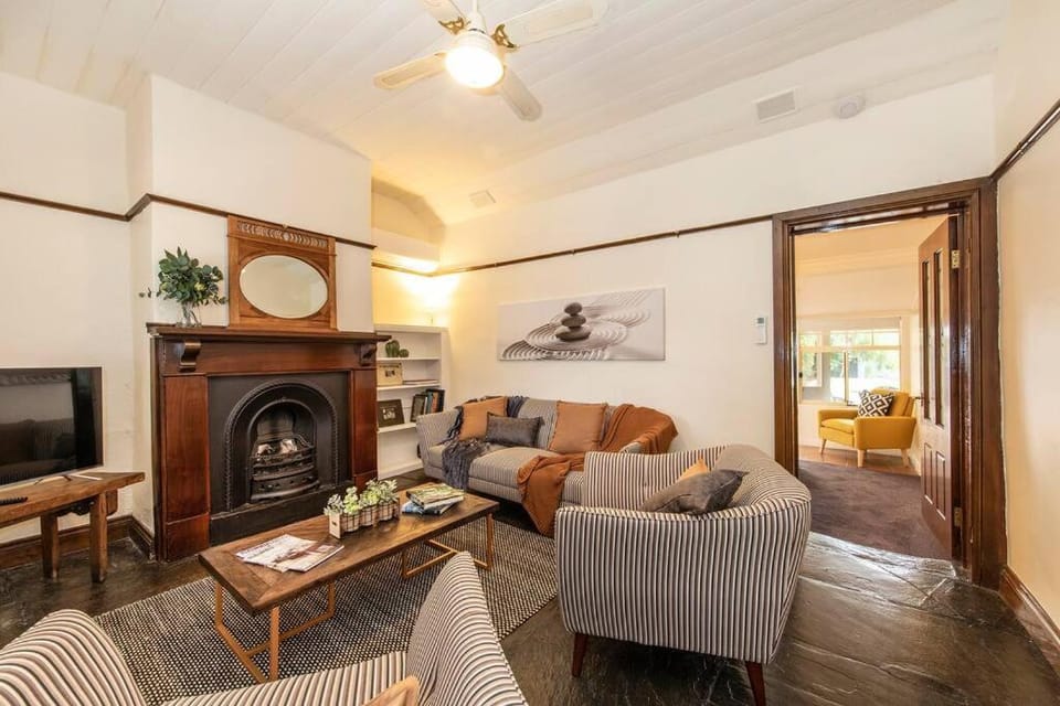Willunga Cottage- Sleeps 6 Pool House in Willunga